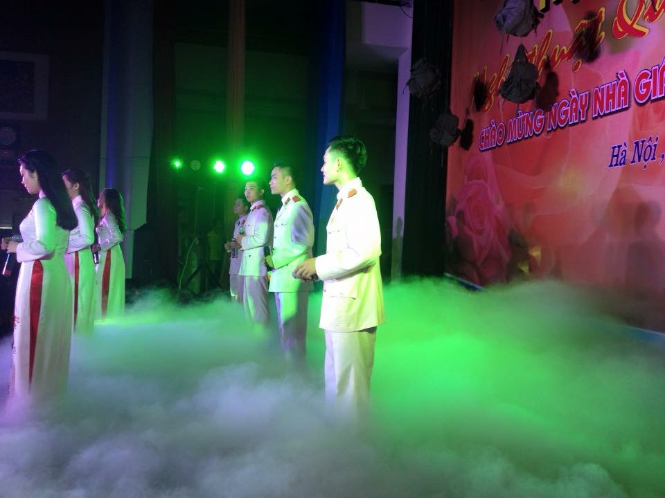 Thuê Máy khói thạnh chương trình 20/11 tại cung văn hóa Hà Nội
